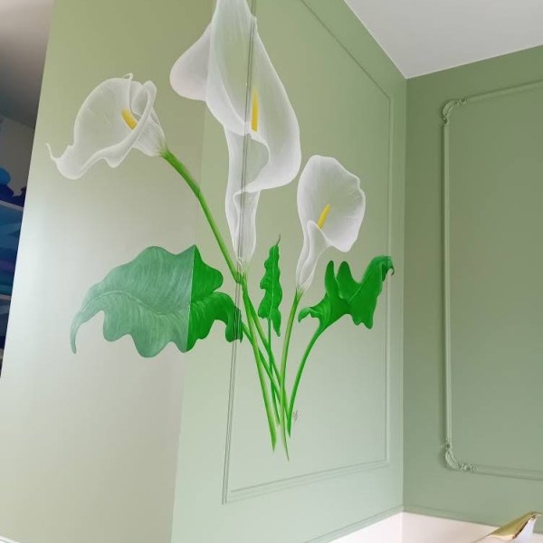 Un décor peint sur mesure du sol au plafond – Arums, oiseaux et marches&nbsp;poétiques