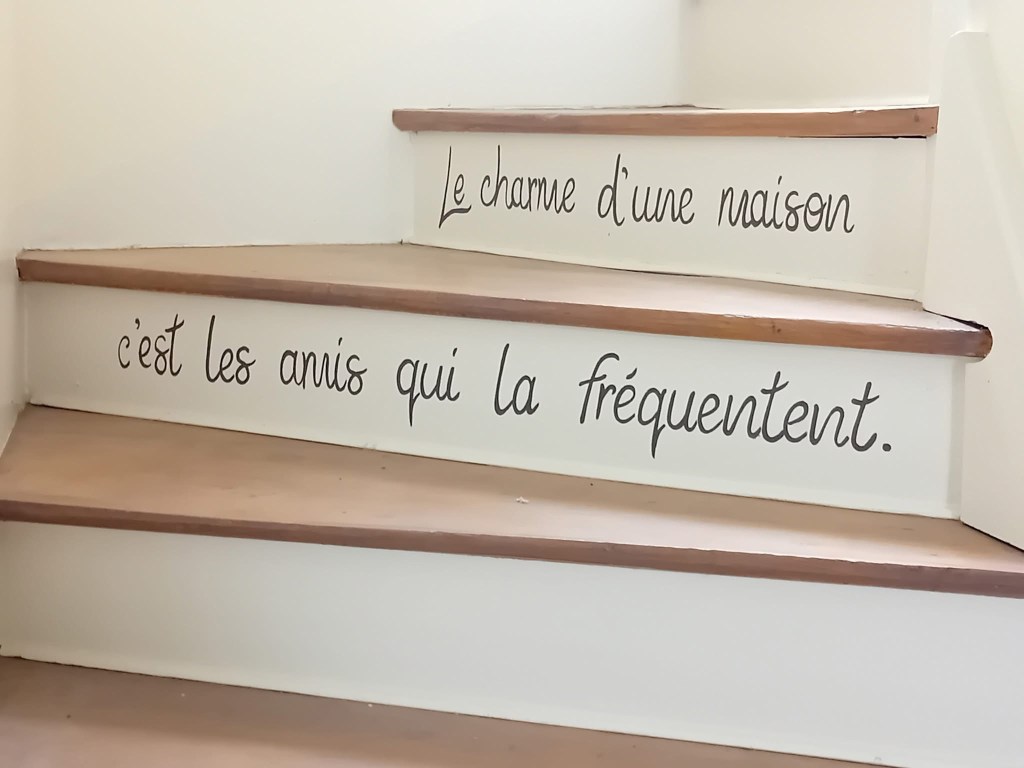 Lettres peintes sur escalier
Passion déco 